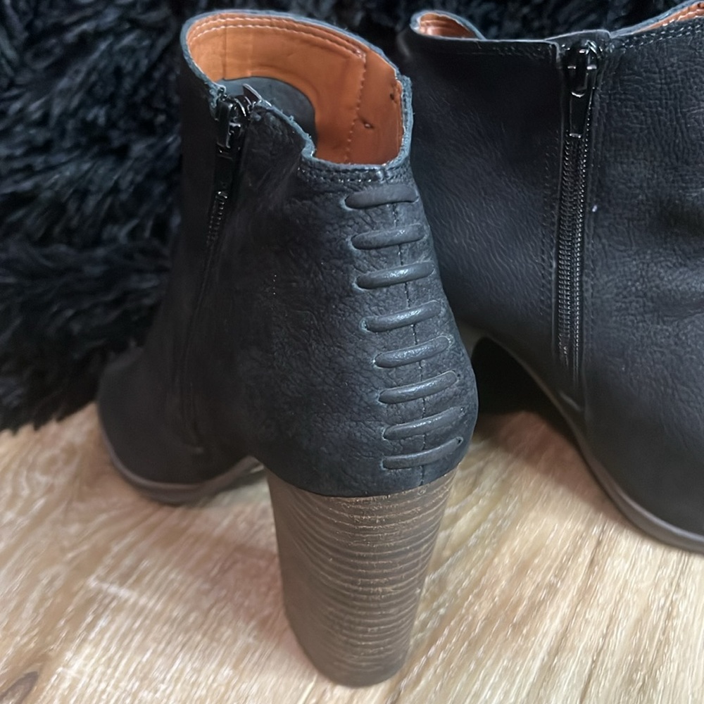 Lucky Brand Peep toe Black Leather bootie 8 - Picture 2 of 3